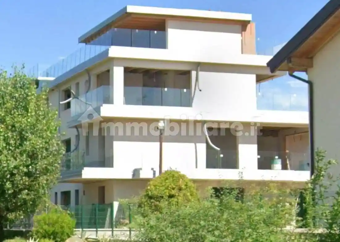Palazzo - Edificio in vendita a Desenzano del Garda