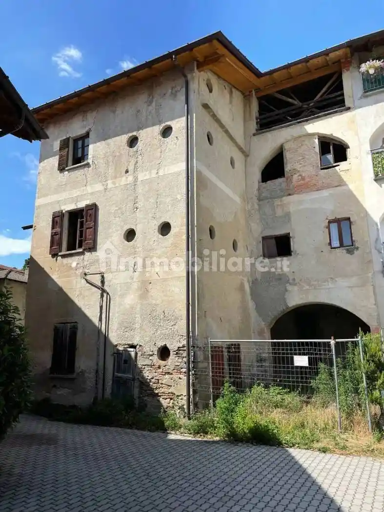 Palazzo - Edificio in vendita a Luvinate