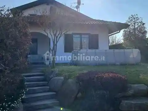 Villa in vendita a Varano Borghi