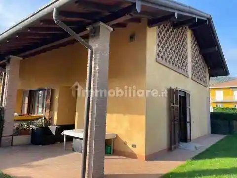 Villa in affitto a Comabbio