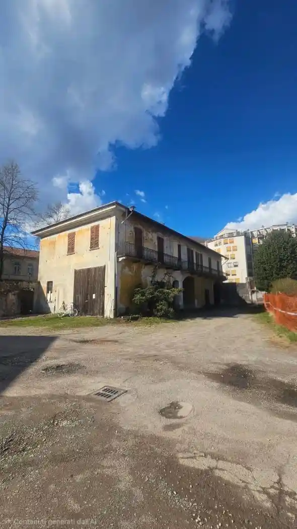 Palazzo - Edificio in vendita a Borgosesia