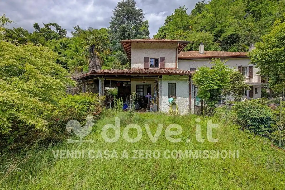 Casa indipendente in vendita a Porto Valtravaglia