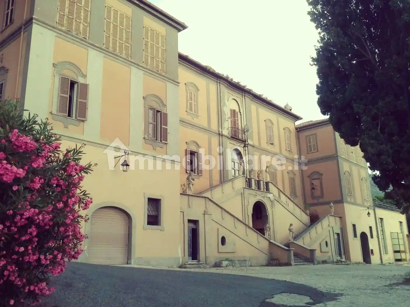Palazzo - Edificio in vendita a Tivoli