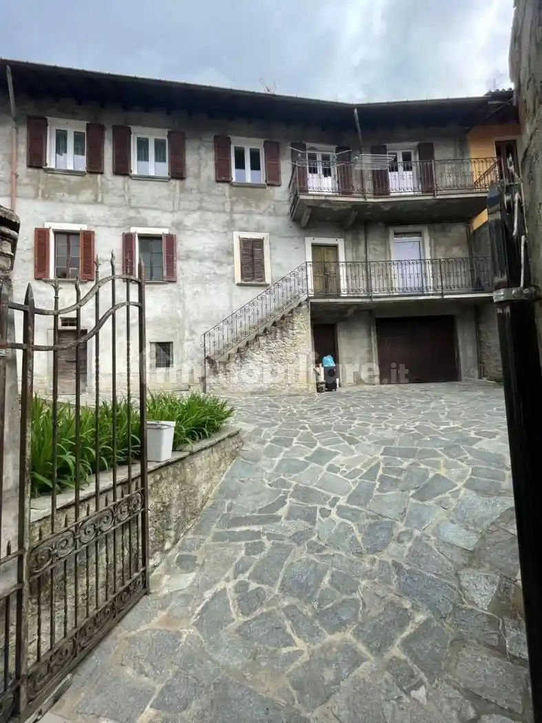 Villa in vendita a Abbadia Lariana