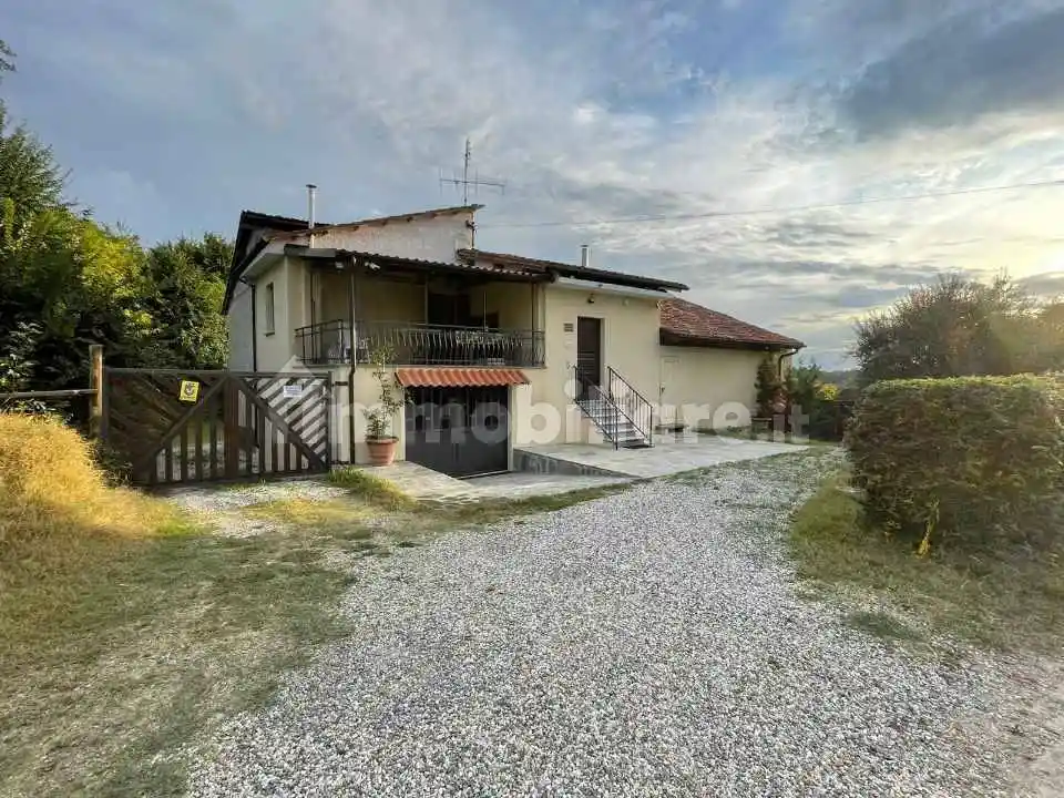 Rustico - Casale in vendita a Montemagno