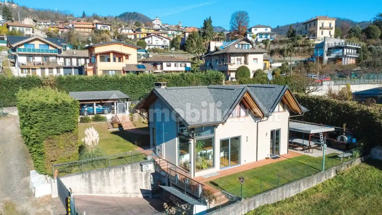 Villa in vendita a Arizzano