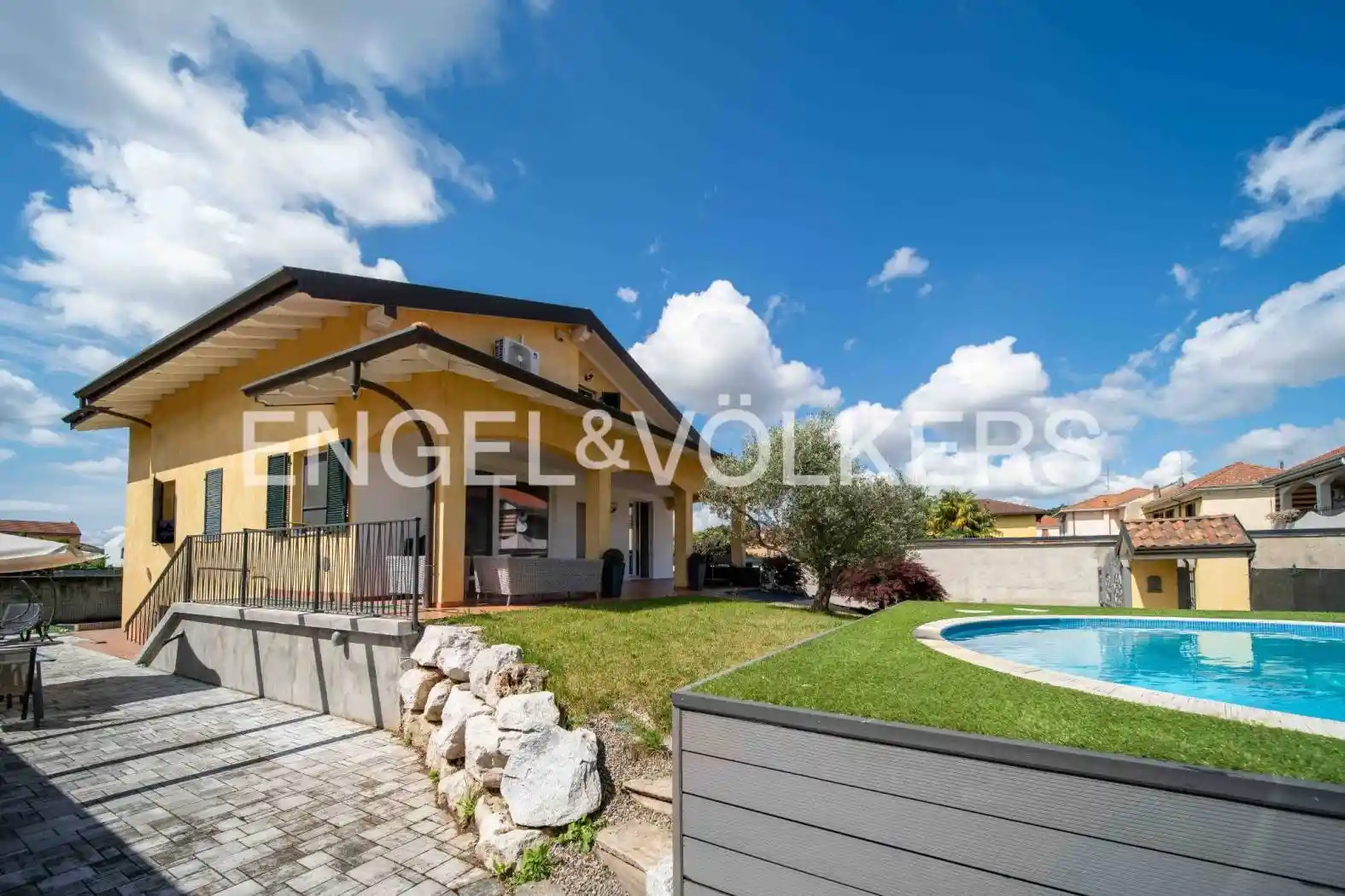 Villa in vendita a Lonate Pozzolo