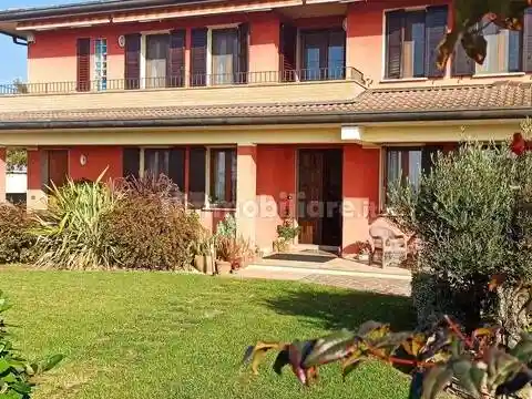 Villa in vendita a Correzzola