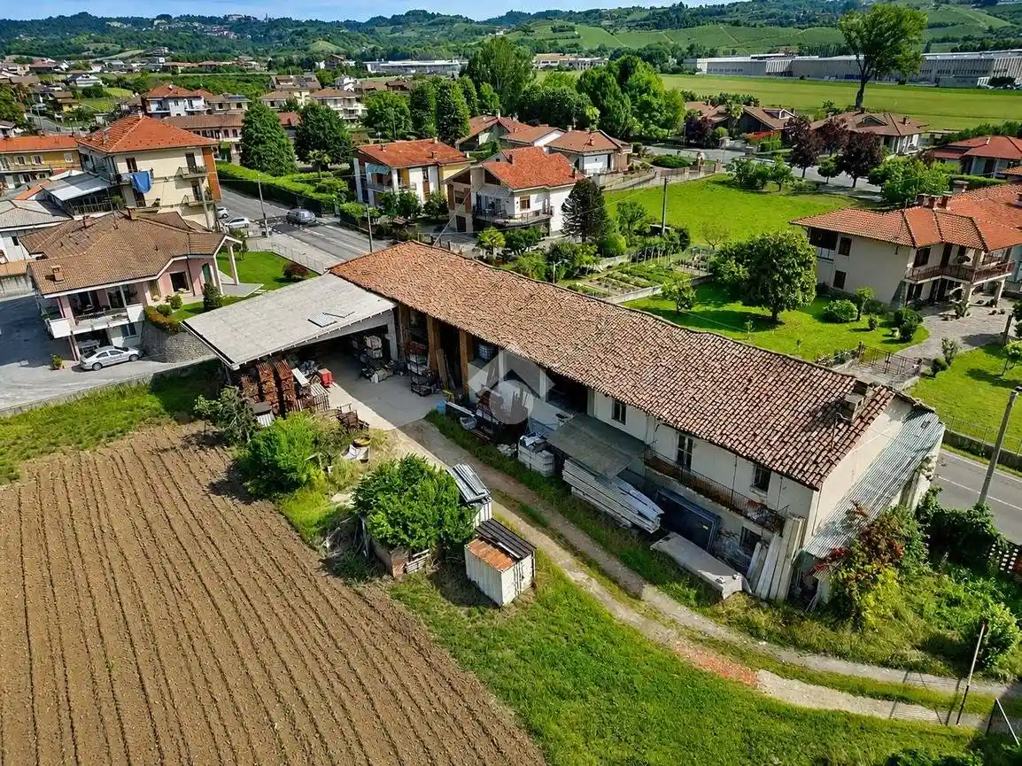 Rustico - Casale in vendita a Bra