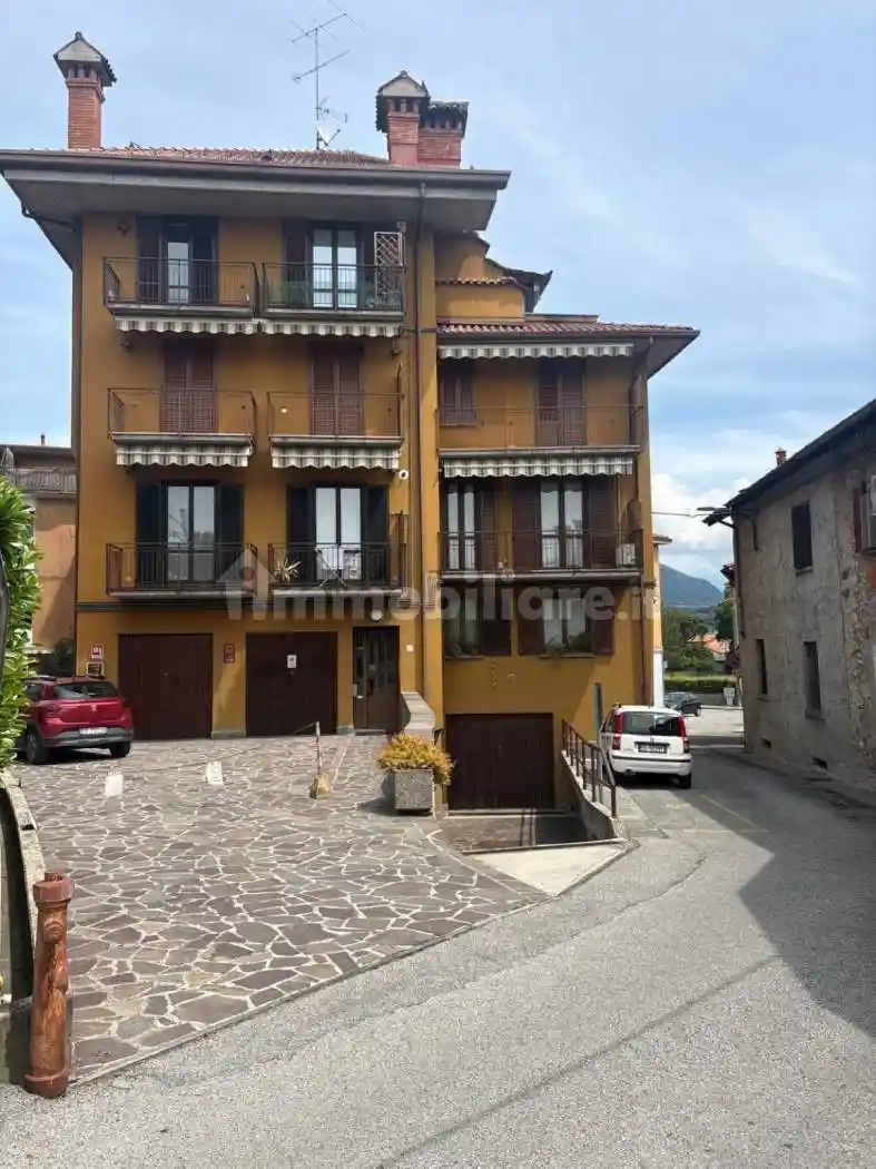 Appartamento in vendita a Erba