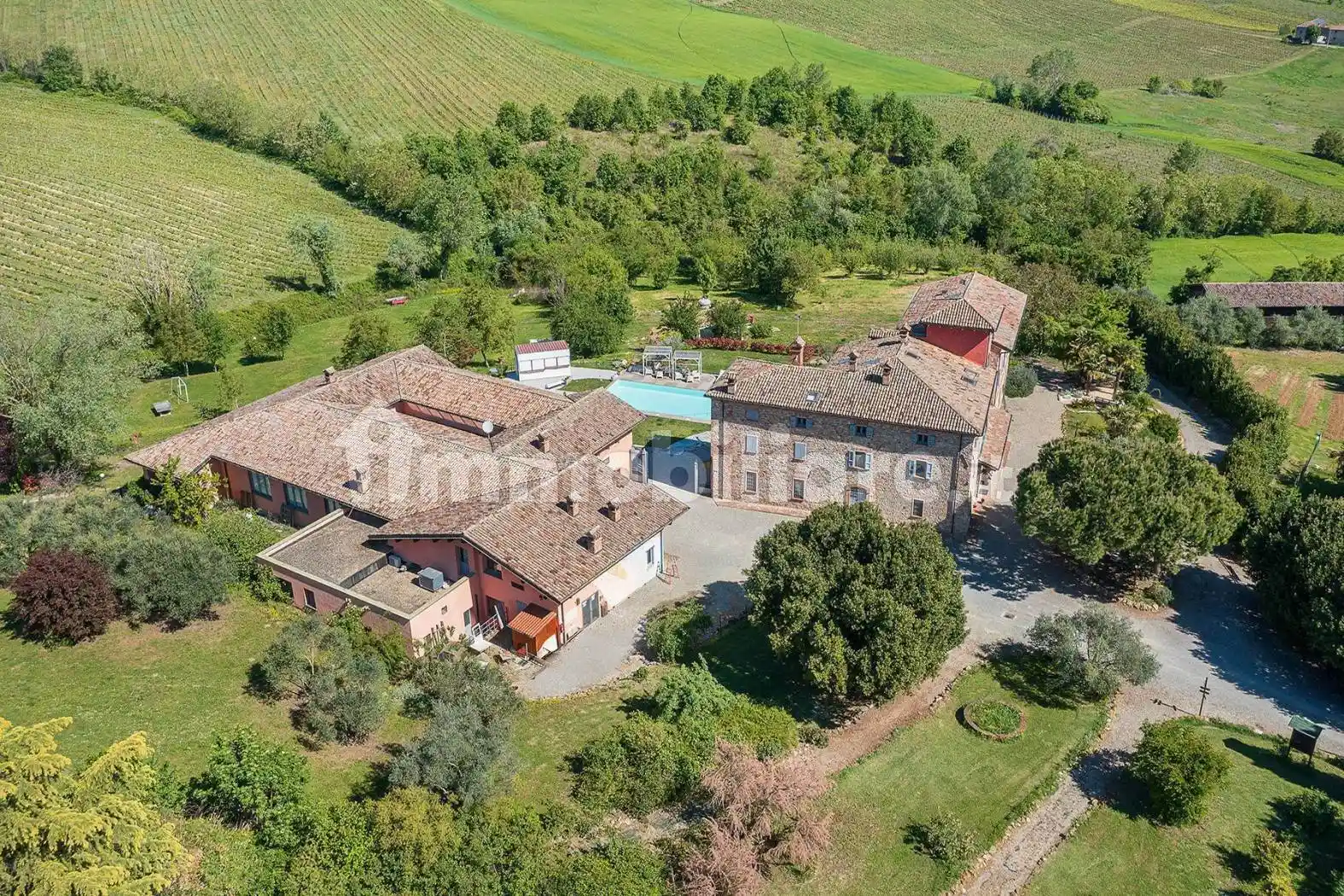 Rustico - Casale in vendita a Borgonovo Val Tidone
