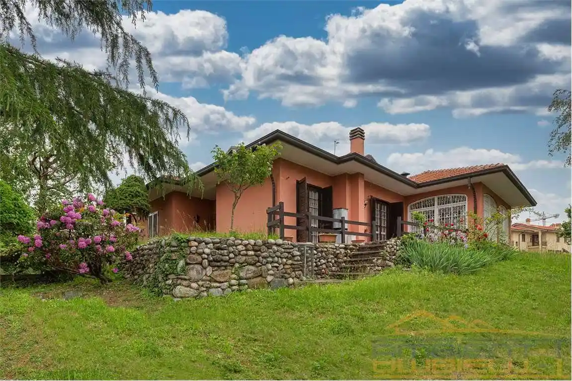Villa in vendita a Montevecchia