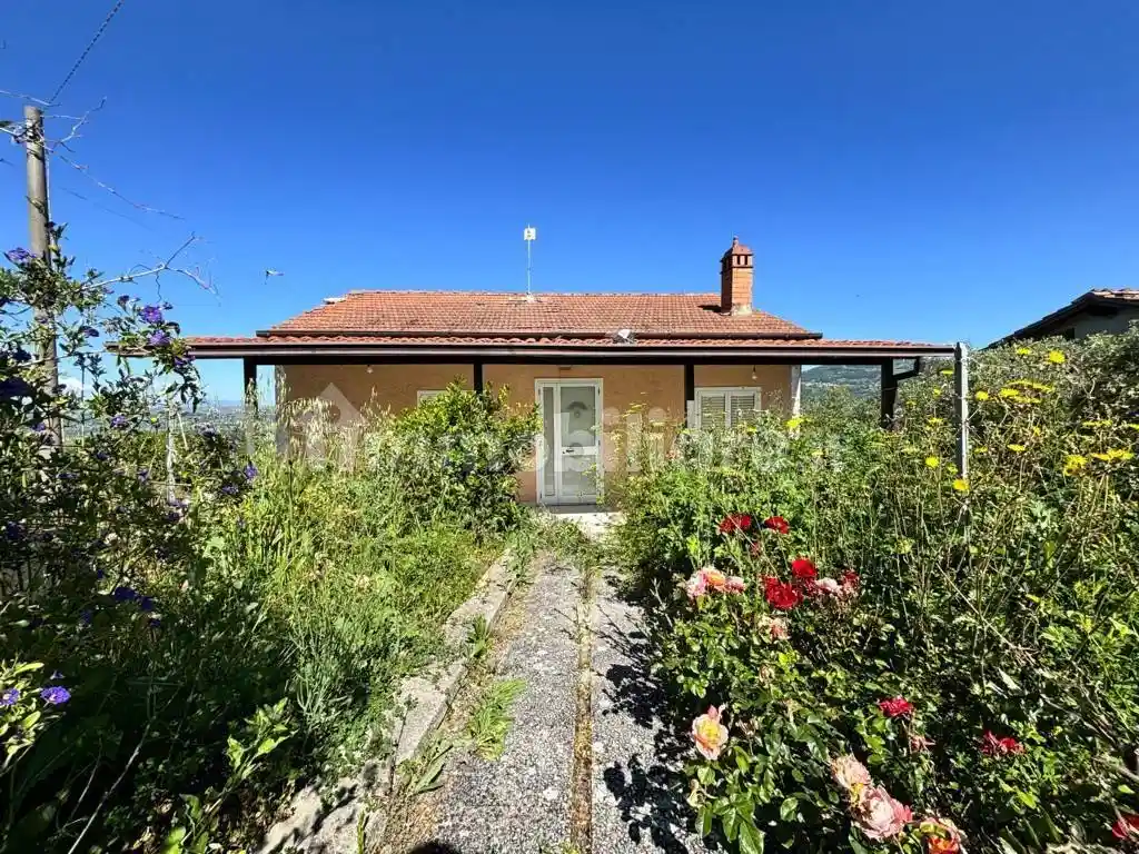 Casa indipendente in vendita a Montecalvo Irpino