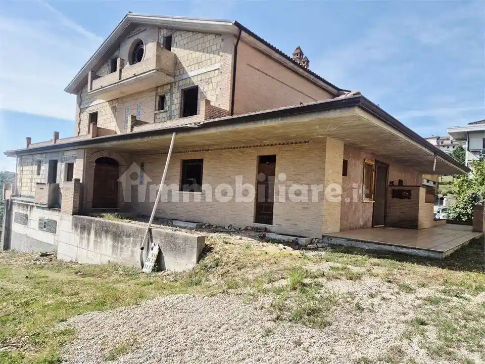 Villa in vendita a Castilenti