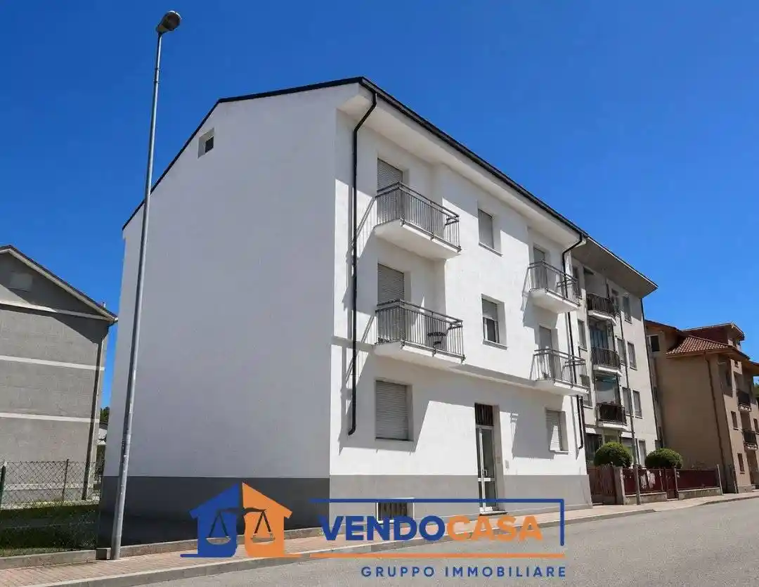 Palazzo - Edificio in vendita a Trofarello