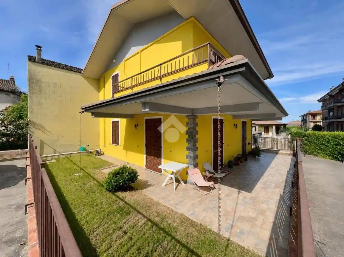 Villa in vendita a Broni