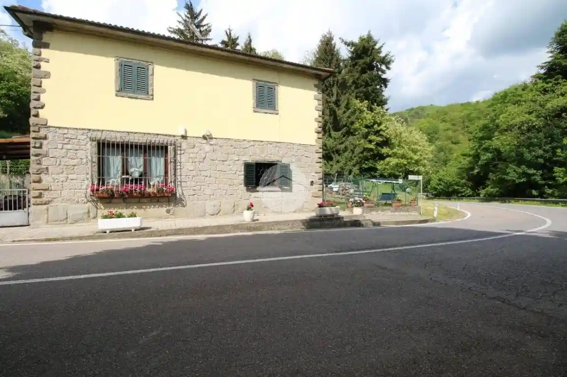 Casa indipendente in vendita a Vernio