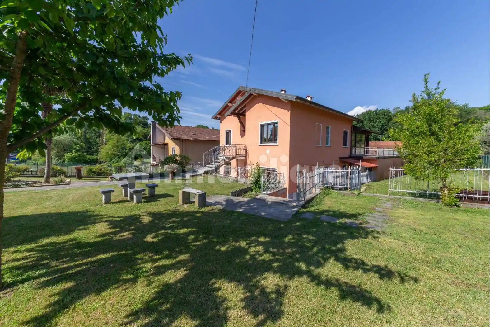 Villa in vendita a Laveno-Mombello