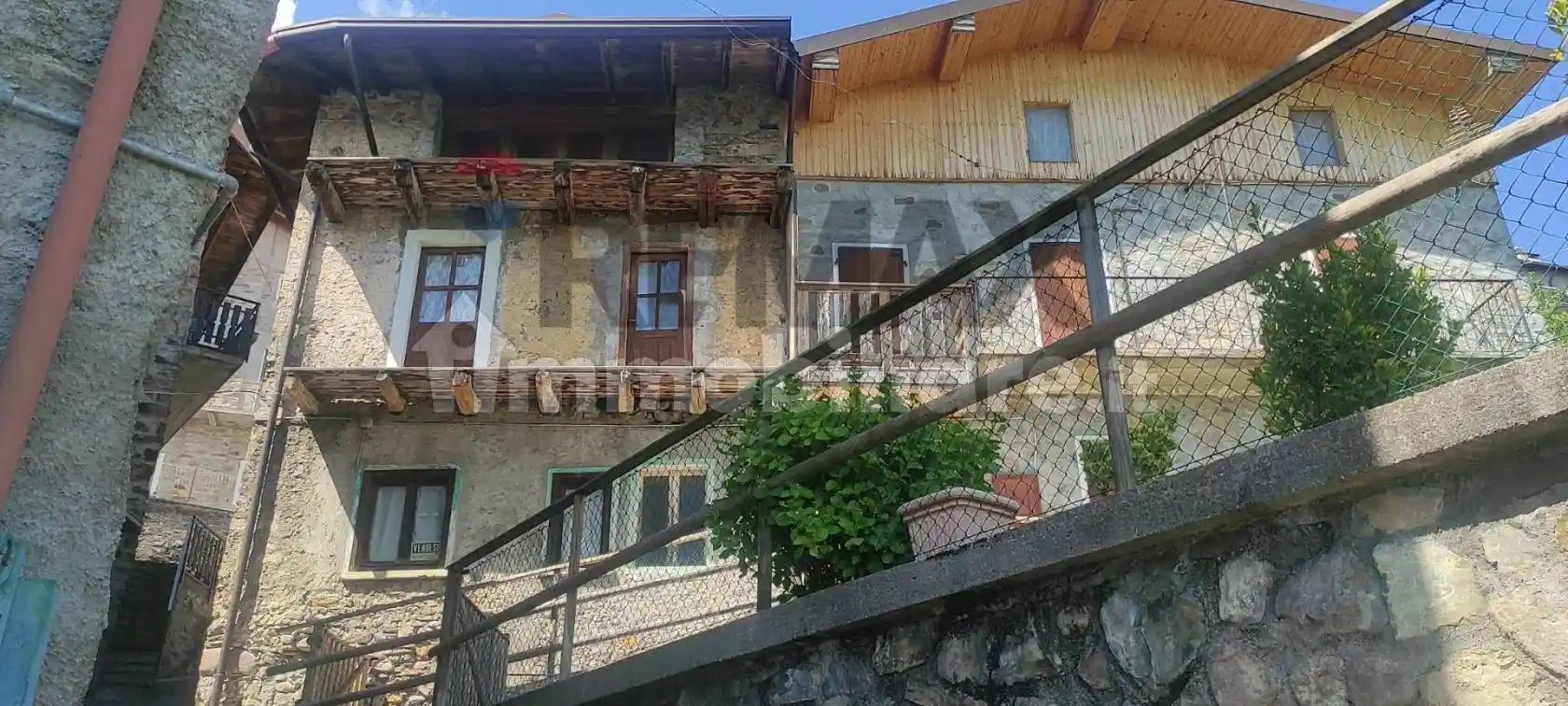 Casa indipendente in vendita a Rogno