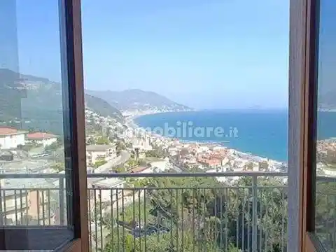Appartamento in vendita a Laigueglia
