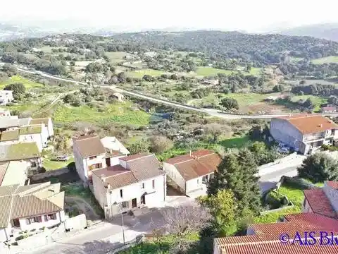 Appartamento in vendita a Luras