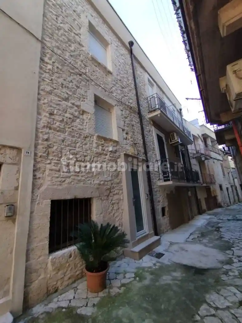 Casa indipendente in vendita a Acquaviva delle Fonti