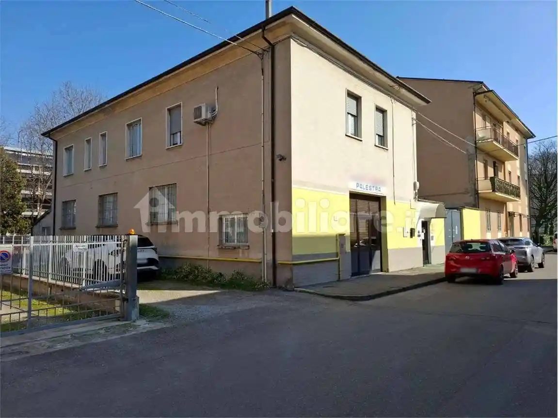 Palazzo - Stabile in vendita a Piacenza