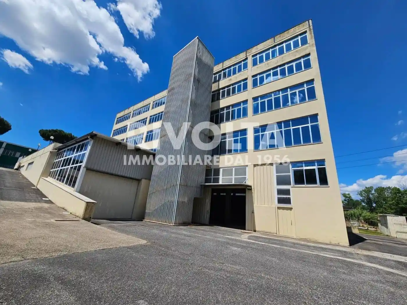 Palazzo - Edificio in vendita a Guidonia Montecelio