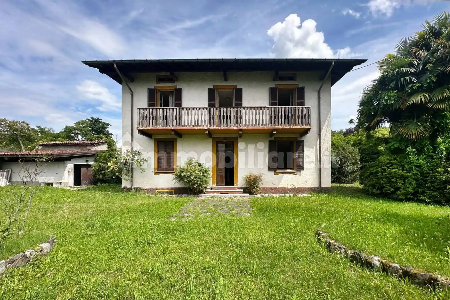 Villa in vendita a Castelveccana