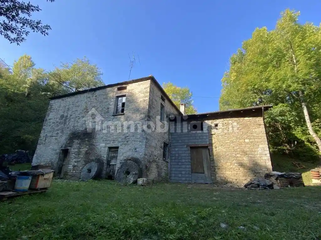 Rustico - Casale in vendita a Varsi