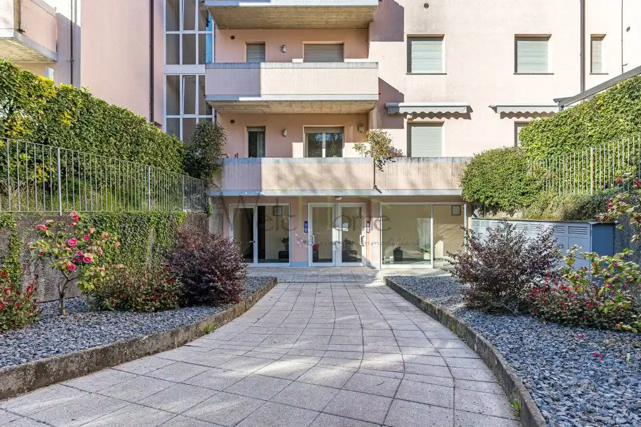 Appartamento in vendita a Lipomo