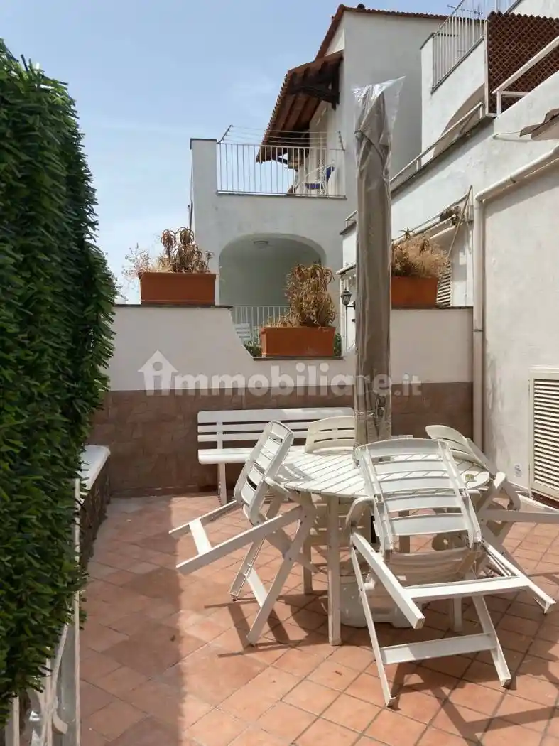 Appartamento in affitto a Ischia