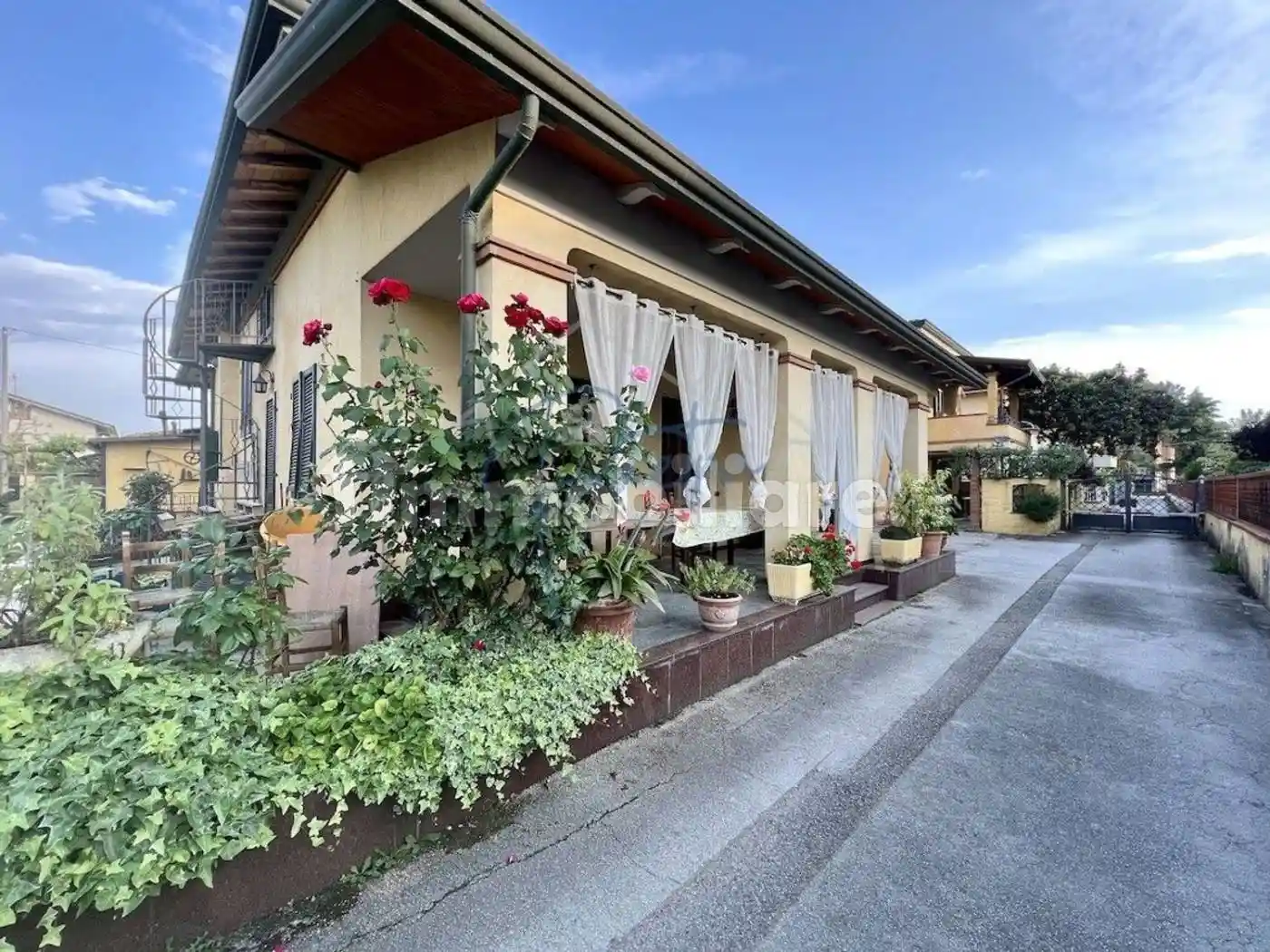 Casa indipendente in affitto a Massa