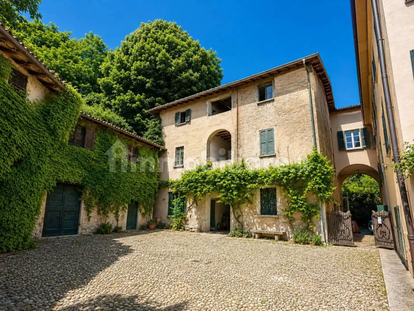 Palazzo - Edificio in vendita a Como