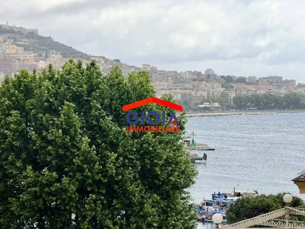 Appartamento in vendita a Napoli