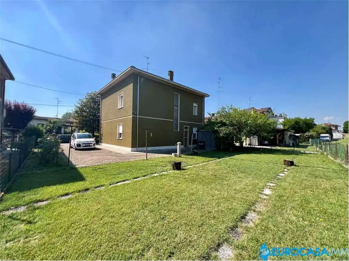 Casa indipendente in vendita a Novi di Modena