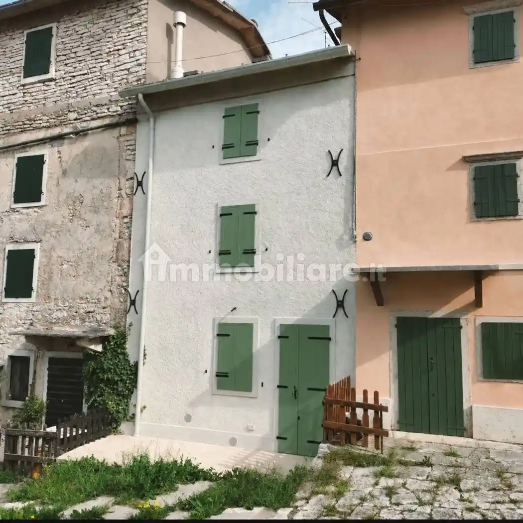 Casa indipendente in vendita a Erbezzo