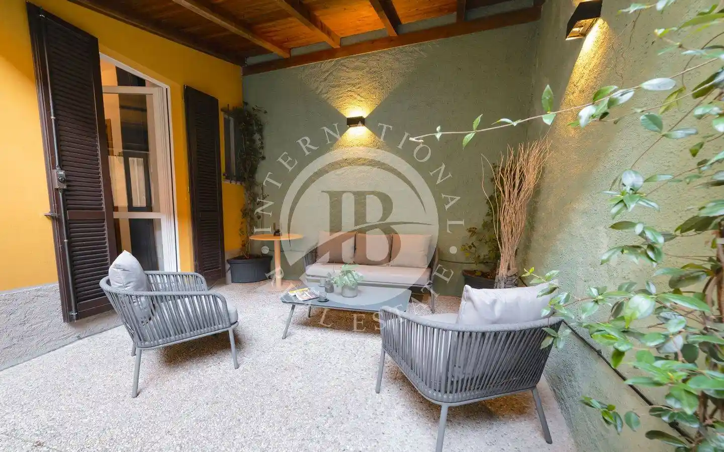 Appartamento in vendita a Varenna