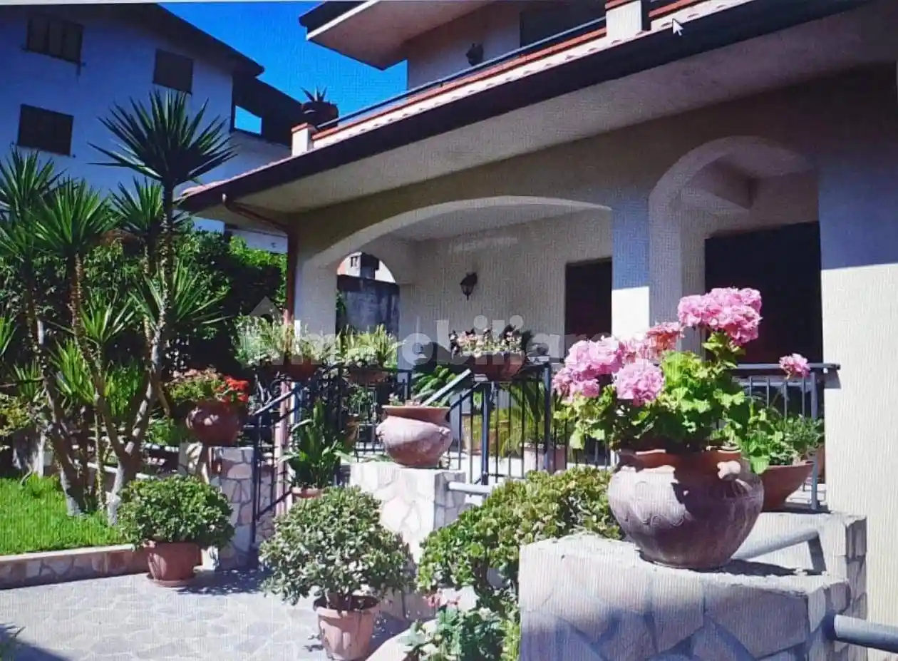 Villa in vendita a Longobardi