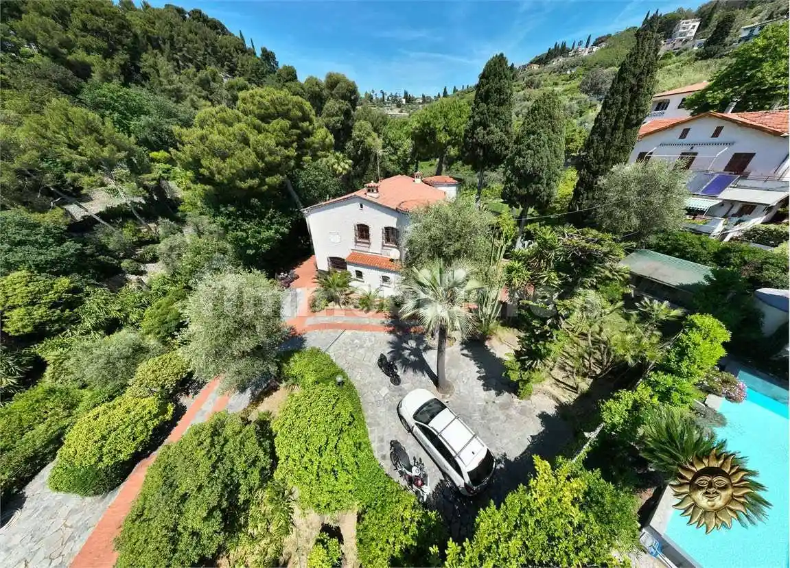 Villa in vendita a Bordighera