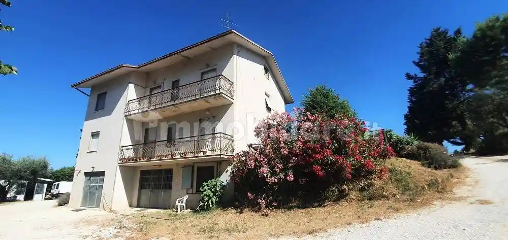 Rustico - Casale in vendita a Macerata
