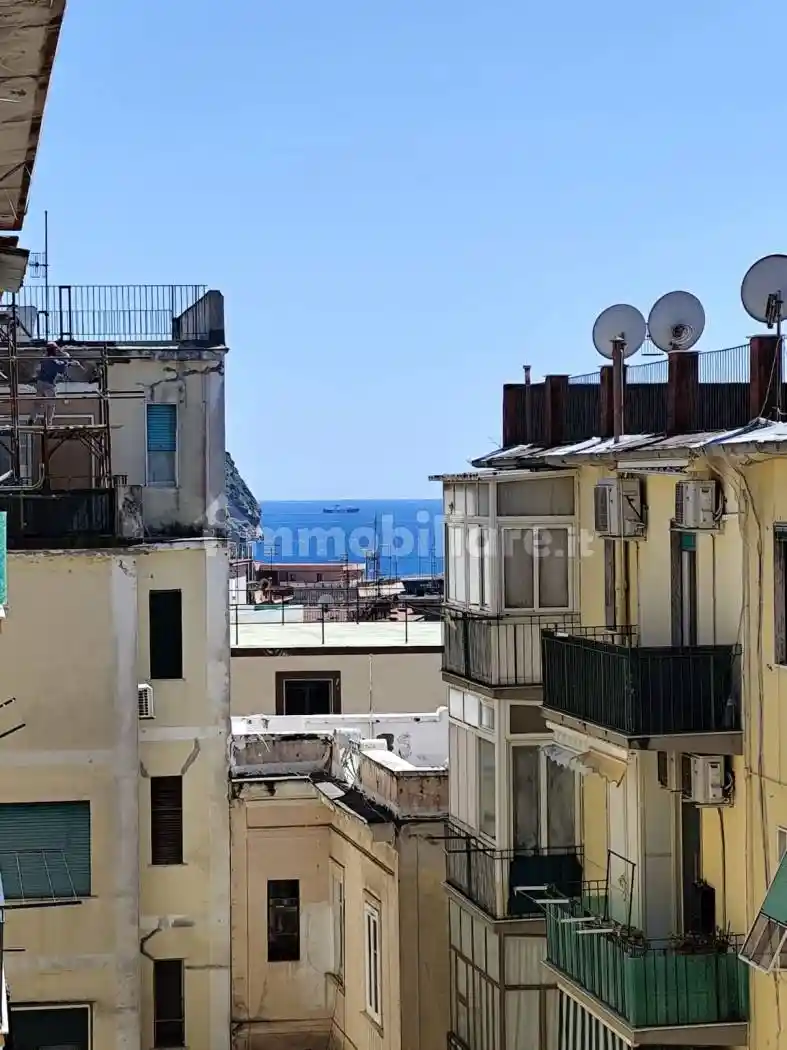 Appartamento in vendita a Napoli
