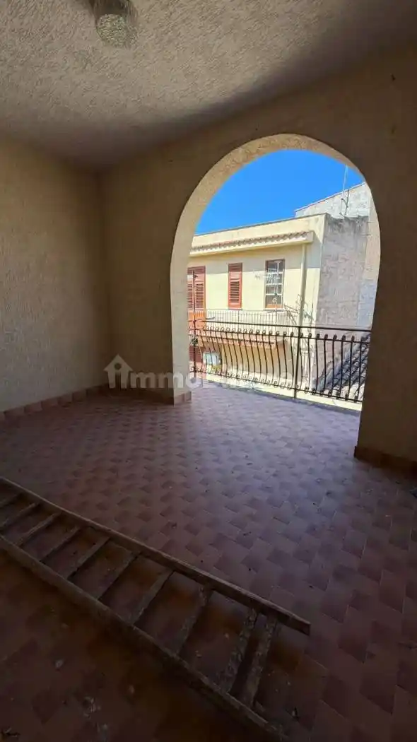 Palazzo - Edificio in vendita a Altavilla Milicia