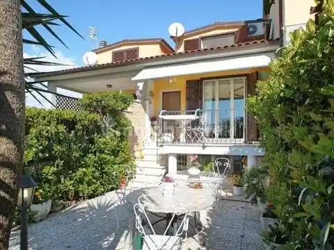 Villa in vendita a Montalto di Castro