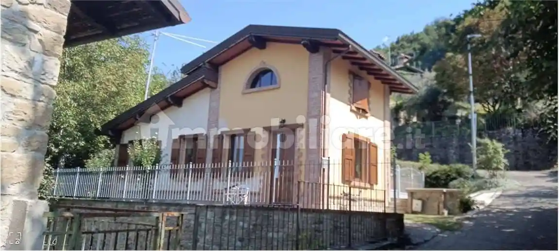 Casa indipendente in affitto a Neviano degli Arduini