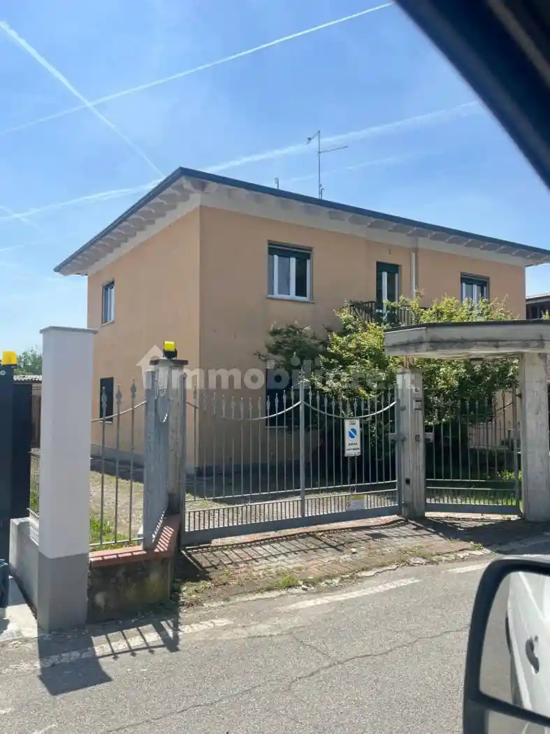 Villa in vendita a Lurano