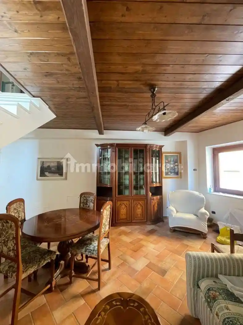 Casa indipendente in affitto a Pizzoli