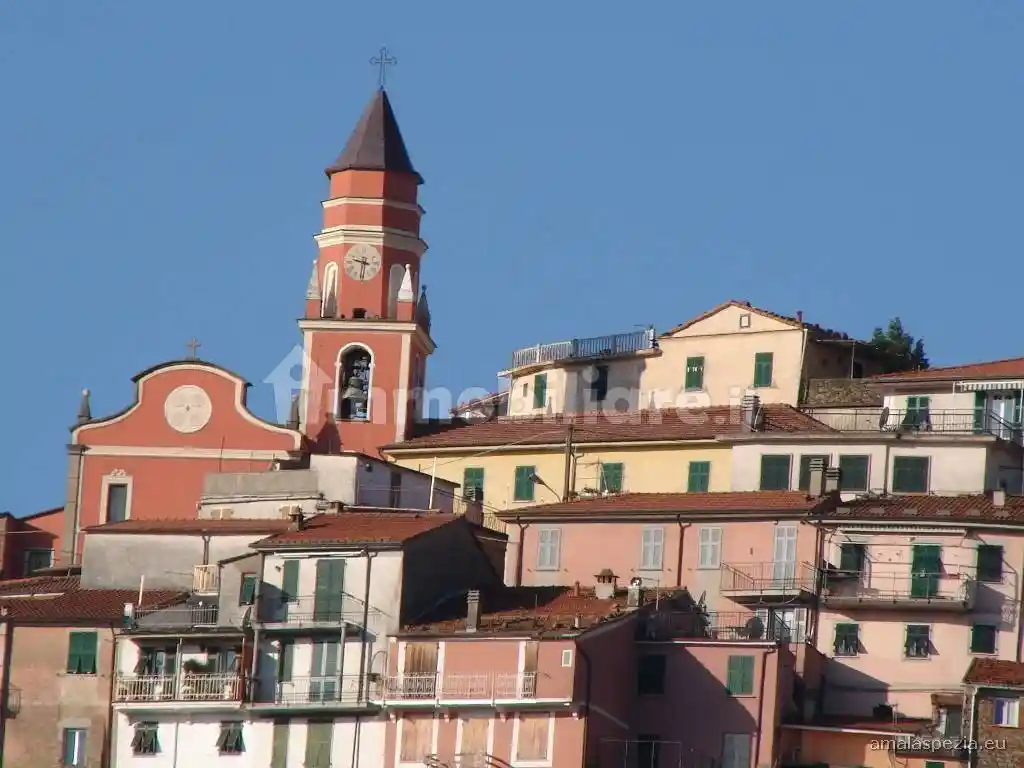 Appartamento in vendita a Follo