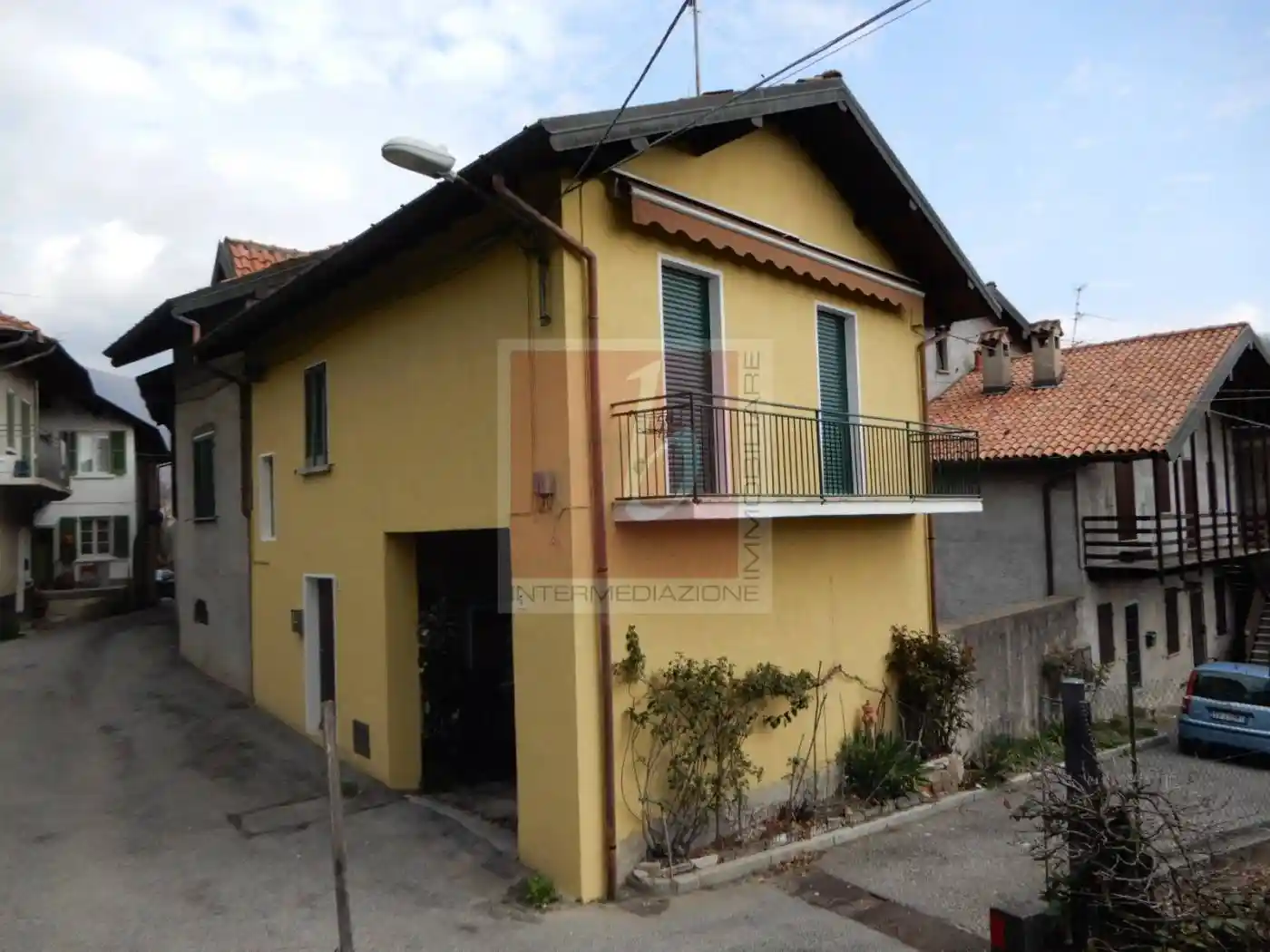 Casa indipendente in vendita a Laveno-Mombello