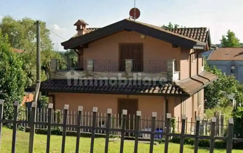 Villa in vendita a Erba
